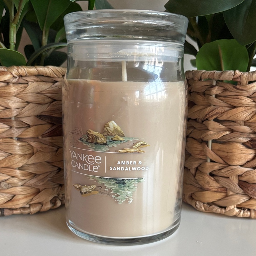 Amber & Sandalwood Two Wick Yankee Candle
